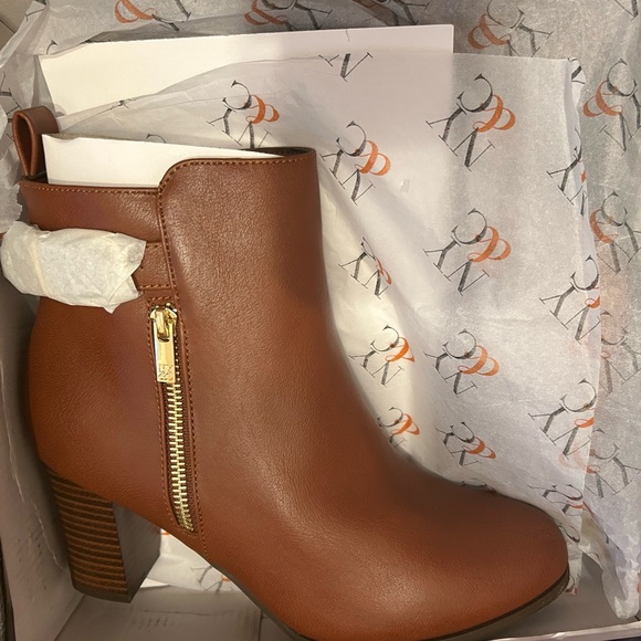 NY & Co New Bootie - Picture 7 of 9